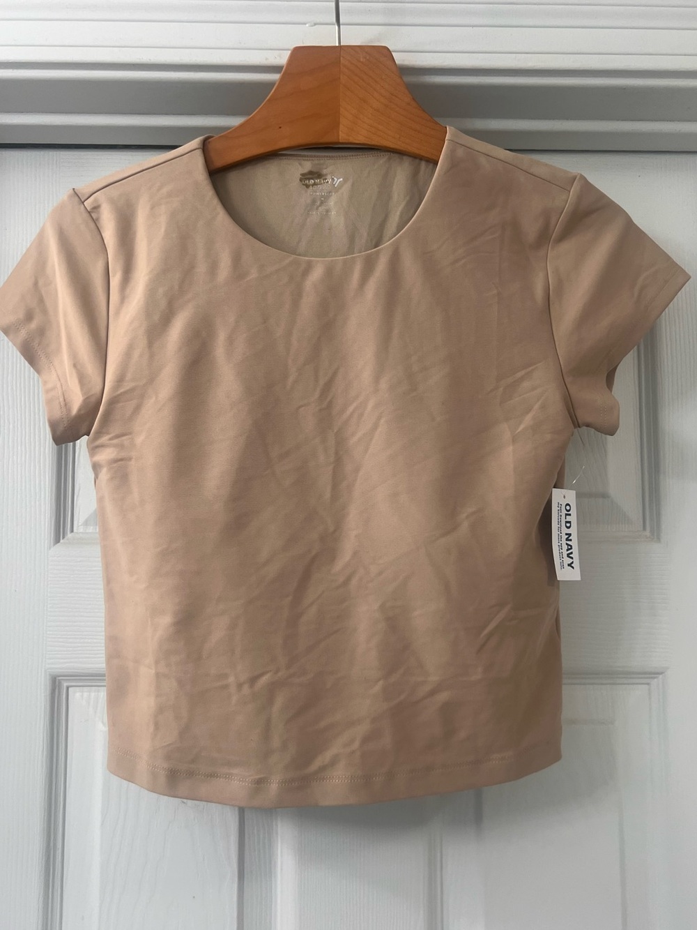 Old Navy Beige Short Sleeve Crop Top Sz Medium 
Gym/ Active